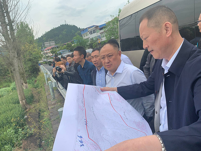 市、县领导现场调研天马50万吨玻瓶项目(图2)