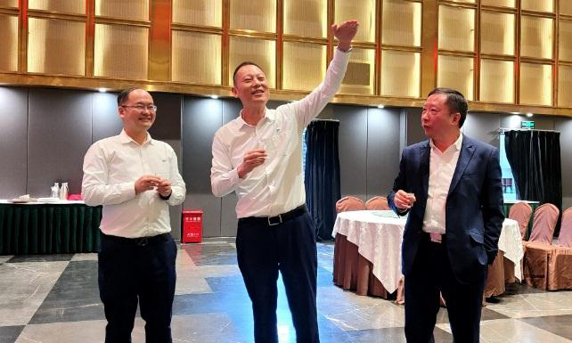 礼赞劳动者——天马玻璃隆重举行2021 年劳动竞赛、专利获得者表彰大会(图1)