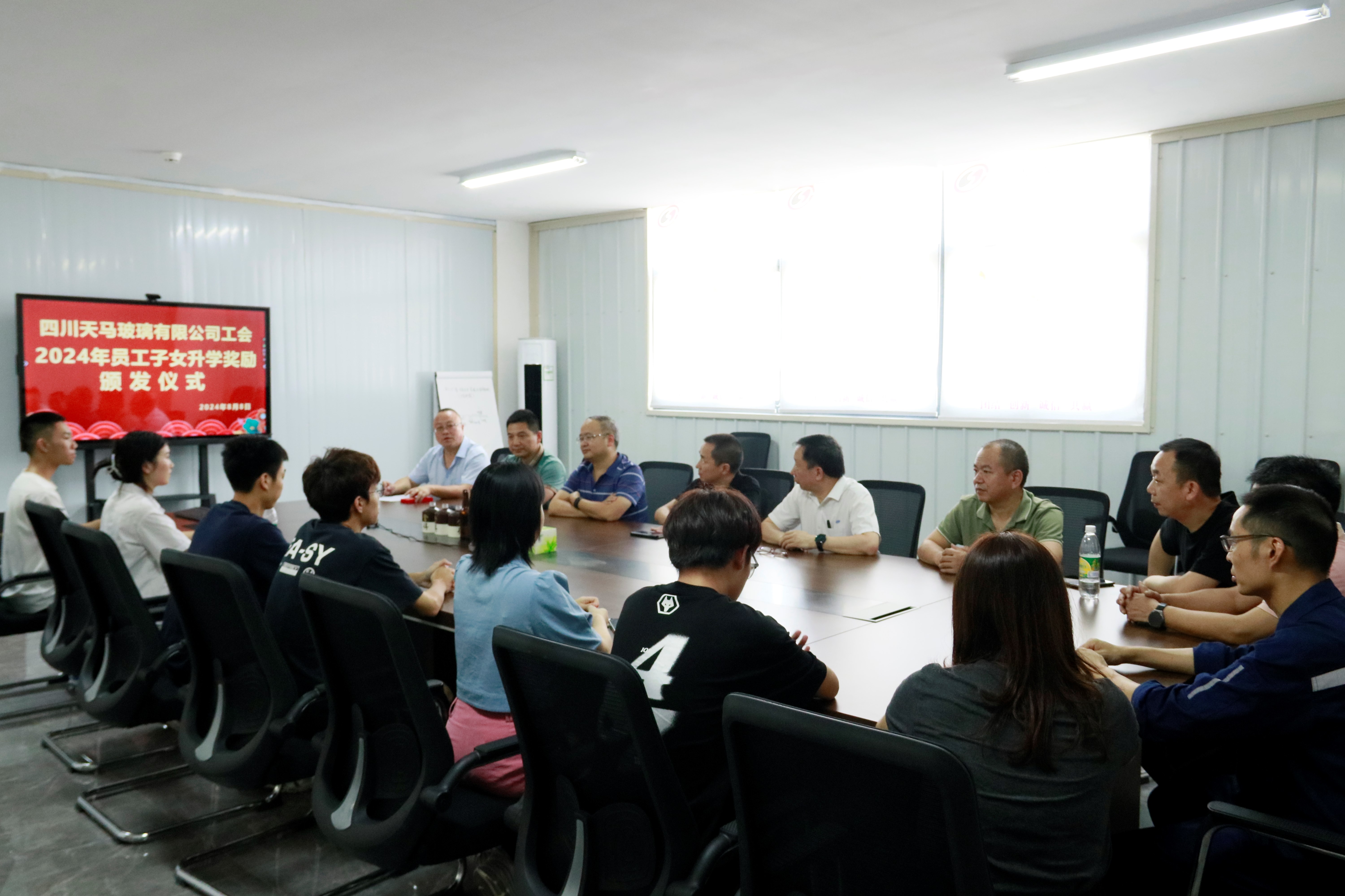 有爱更有希望 有爱更有力量——四川天马组织员工子女开展金秋助学活动(图1) 有爱更有希望 有爱更有力量——四川天马组织员工子女开展金秋助学活动(图1)